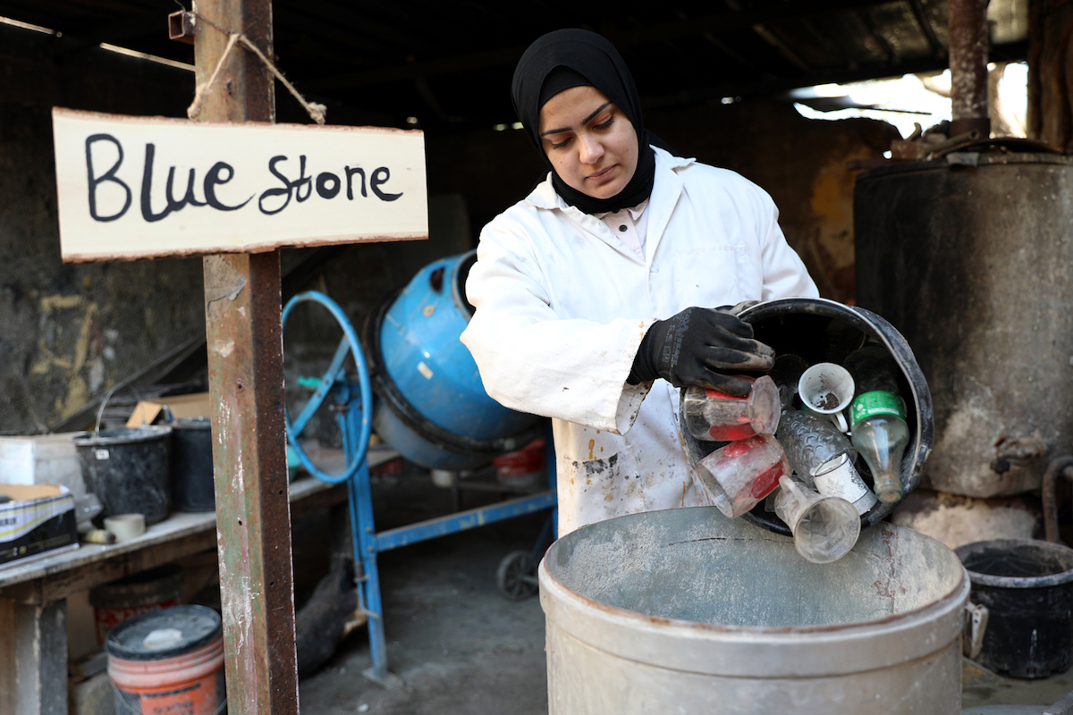 22-year-old Rawan Rajab is the founder of Blue Stone, an environmentally conscious business that turns turns recycled glass into stones. Photo: UN Women/Sameh Kareem