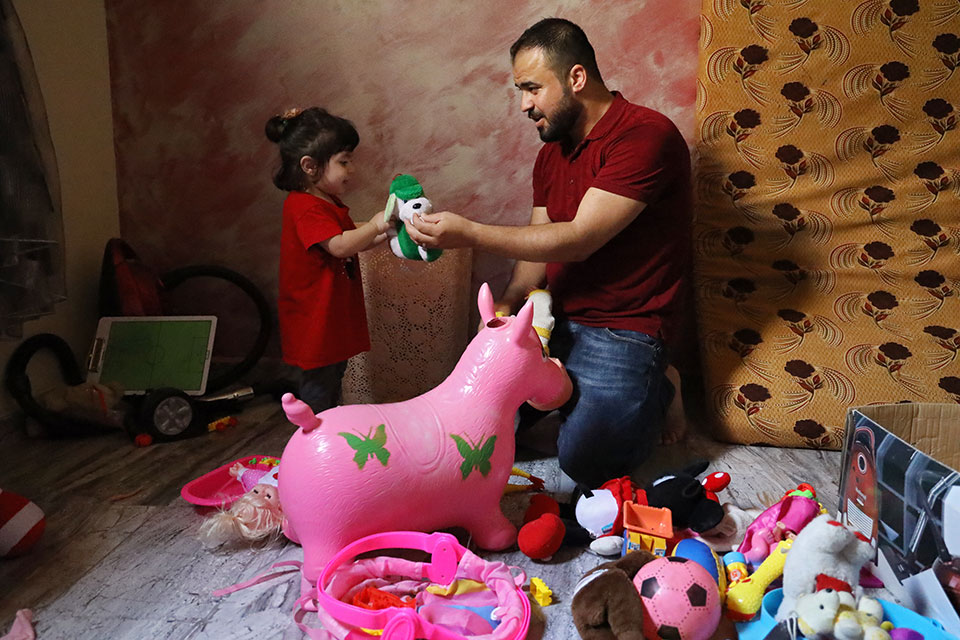 Mahmoud Charary and one-year-old Jouri enjoy playtime. Photo: Ramzi Haidar/Dar Al Mussawir for UN Women 