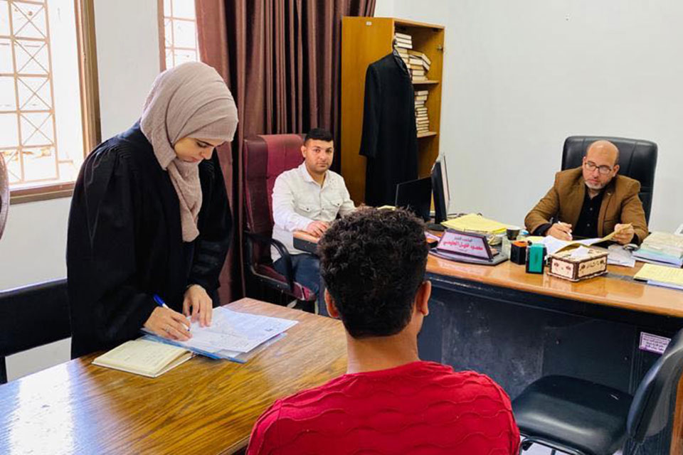 PCHR trainee lawyer Bissan El-ledawi files an alimony case on behalf of a divorced beneficiary in Gaza. Divorced women in the Gaza Strip are particularly vulnerable and often face stigma and financial instability and risk losing custody of their children. Photo: PCHR